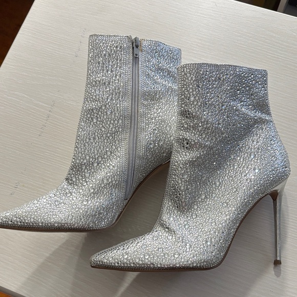 Steve Madden Sparkling Silver Heeled Boots - Picture 1 of 9